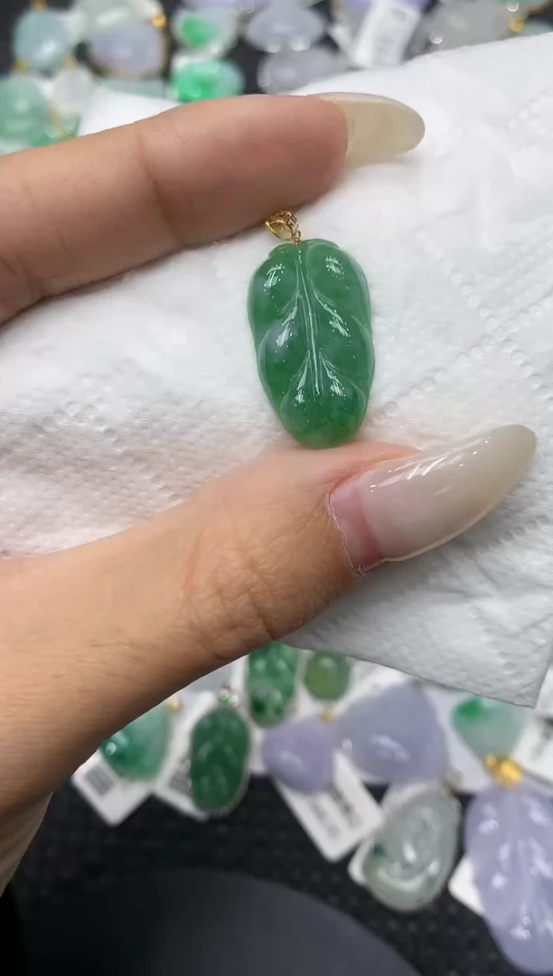 颈饰18K金镶嵌翡翠11111111111