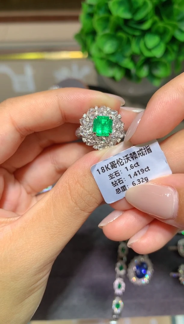 祖母绿戒指18K金镶嵌1.6CT