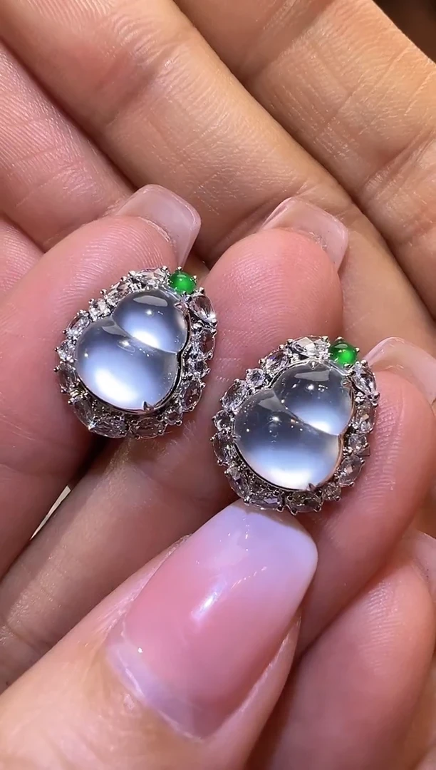 18K金镶嵌翡翠耳饰葫芦