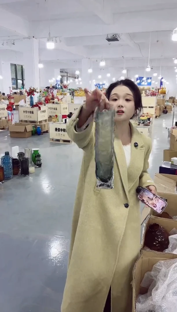 【闪购商品】玻璃私花花瓶微瑕-MO58