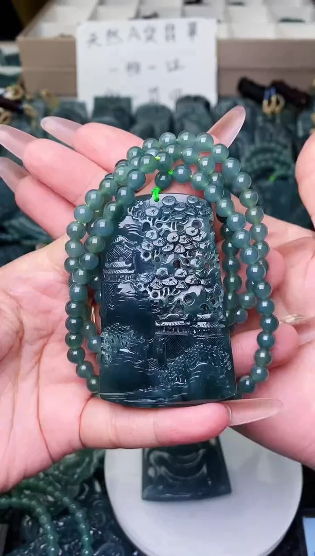 颈饰未镶嵌翡翠