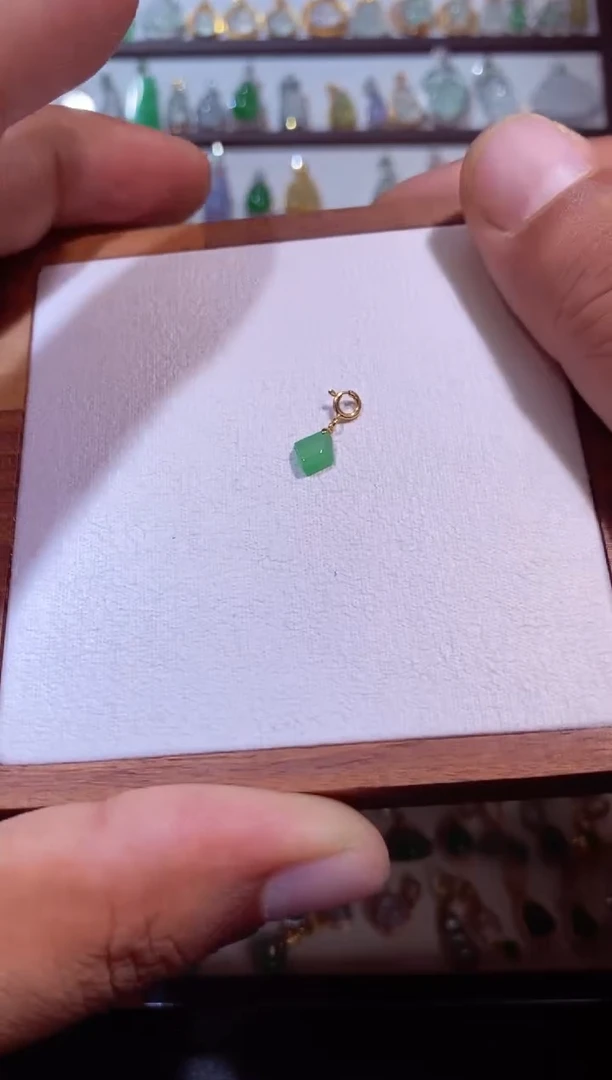 吊坠(不含链)18K金镶嵌翡翠111111