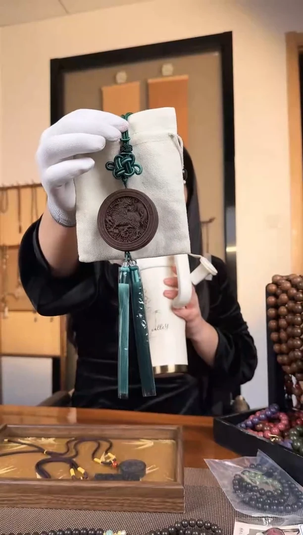泥塑麒麟双面大牌