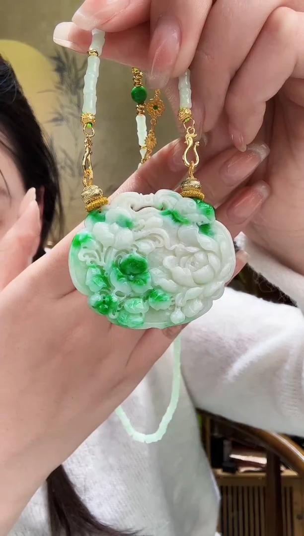 颈饰未镶嵌翡翠吊坠