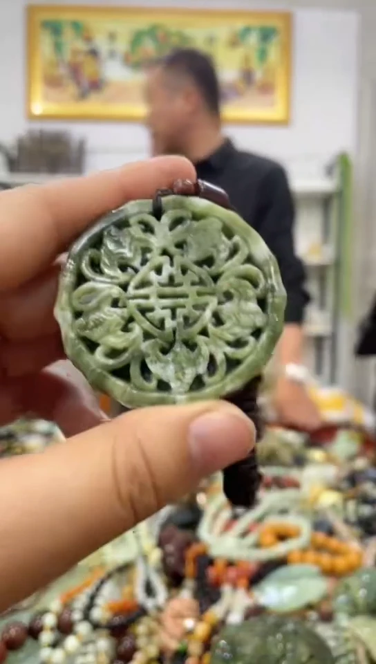 未镶嵌岫玉吊坠