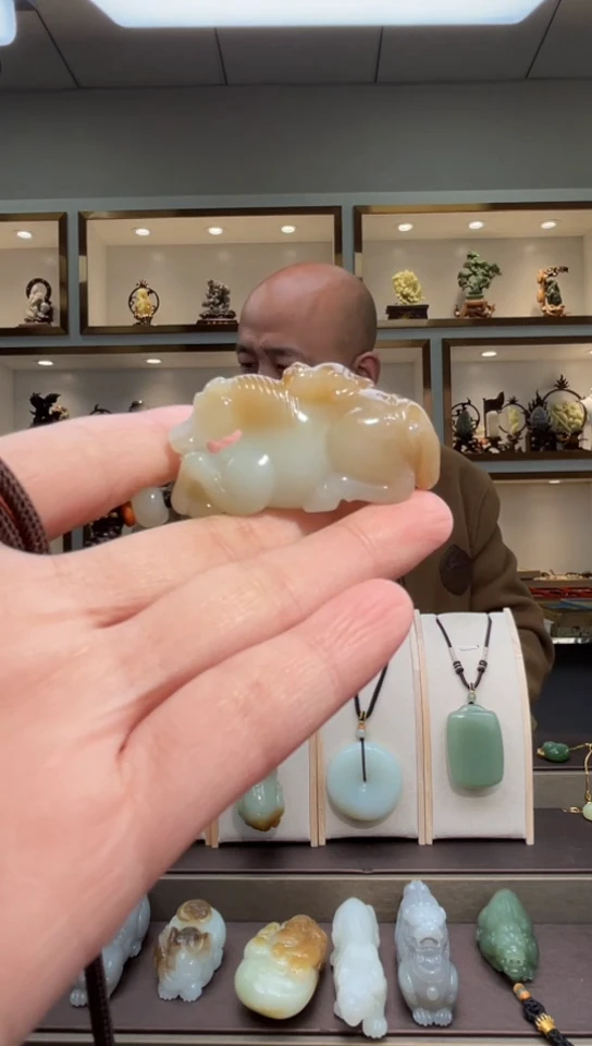 颈饰未镶嵌和田玉苏