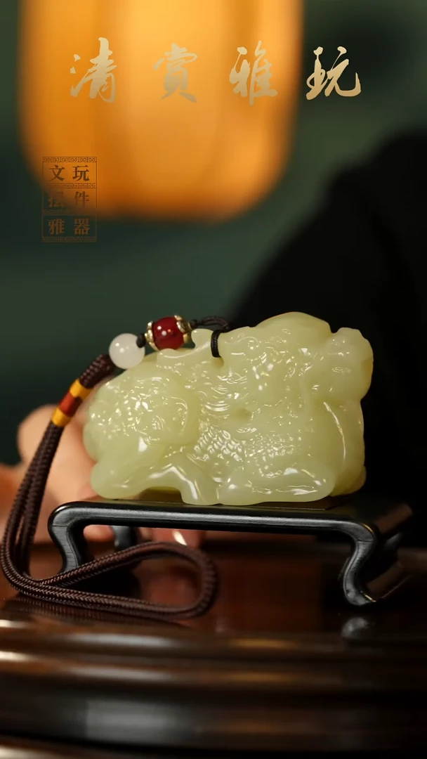 玉《麒麟背书》手把件摆件