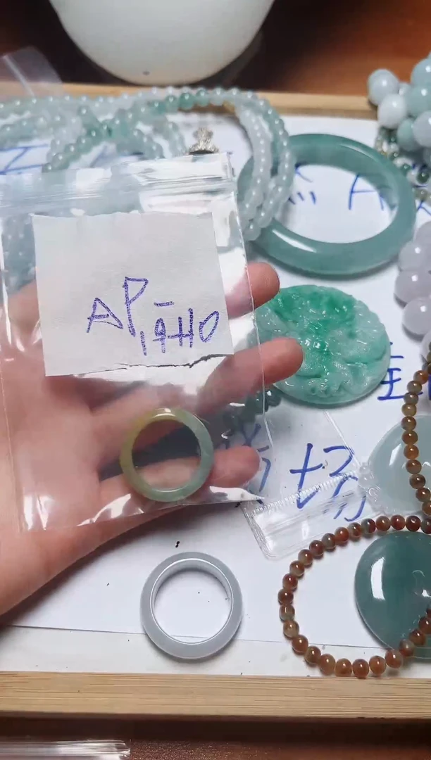 未镶嵌手串翡翠A****越，拍一发一