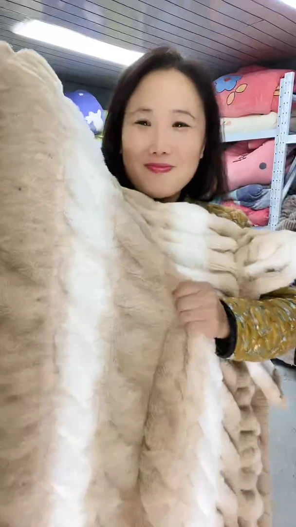 牛奶绒120+150仿兔毛双层毯。