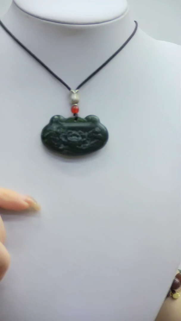 【闪购商品】蛇纹石玉颈饰未镶嵌花锁