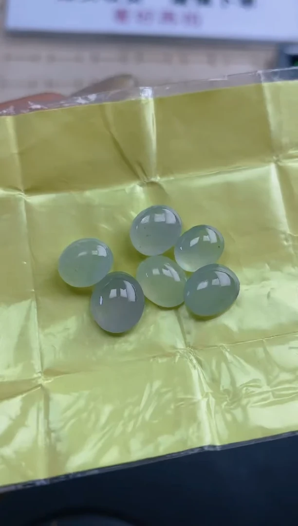 定制翡翠未镶嵌天然翡翠蛋面51