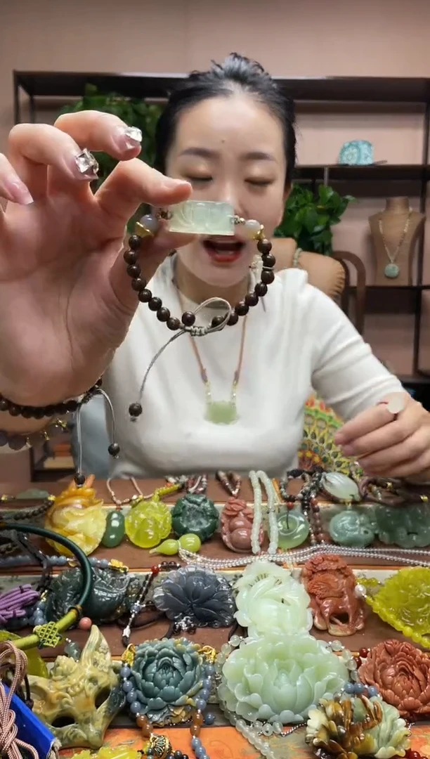 未镶嵌岫玉吊坠·