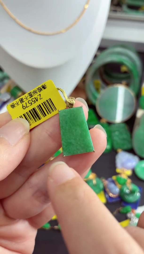 吊坠(不含链)18K金镶嵌翡翠挂件