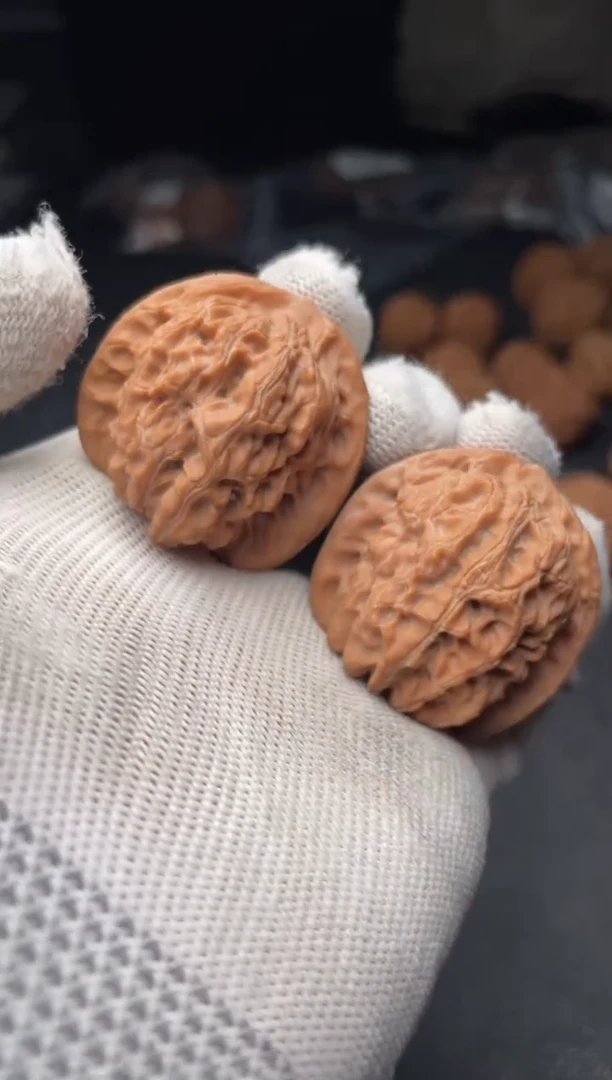 把件桃核a196    血麒麟 39尺