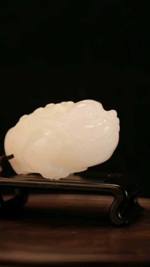 云南石竹叶青雕刻：万贯金蟾