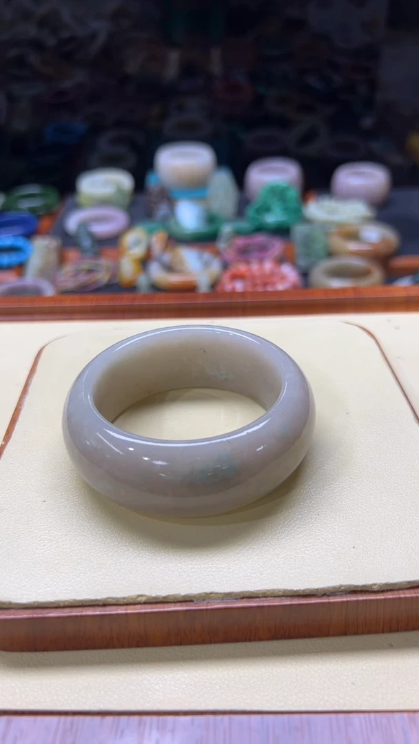 未镶嵌手镯石英质玉?***梨138