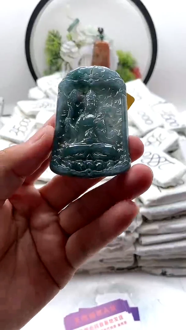 翡翠未镶嵌颈饰虚空藏