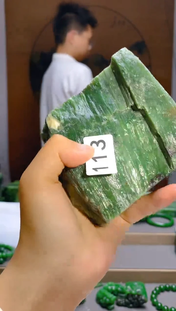 和田玉（碧玉）未镶嵌珠宝半成品1