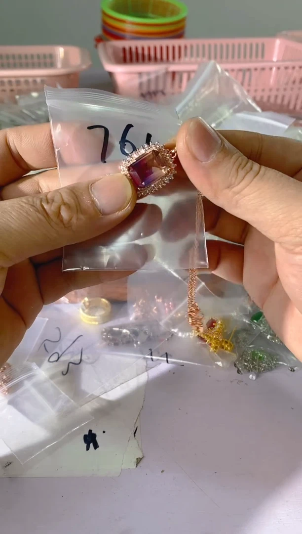 【闪购商品】水晶颈饰银S925镶嵌761红宝，蓝宝，多样性发一件赠链