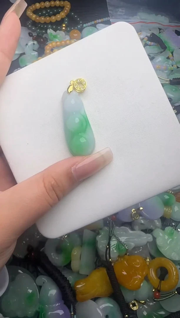 翡翠未镶嵌颈饰天然缅甸翡翠吊坠
