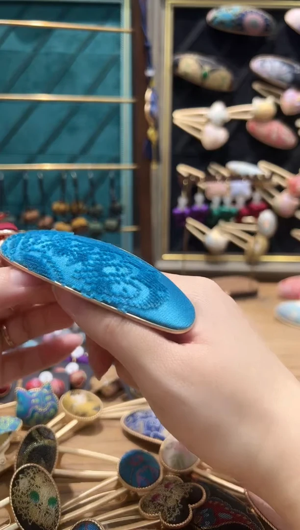 【闪购商品】【一物一拍车】漳绒蓝色大号弹簧夹