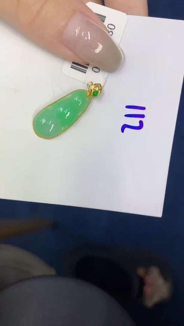 翡翠18K金镶嵌颈饰缅甸天然翡翠A货