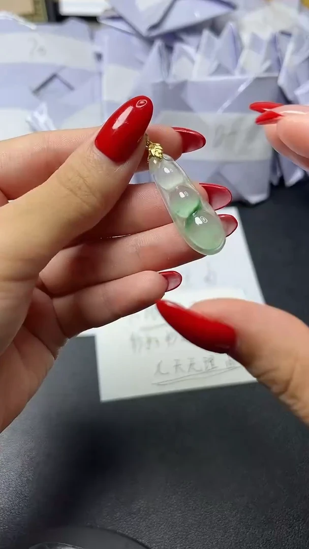 翡翠未镶嵌颈饰时尚女士精品吊坠