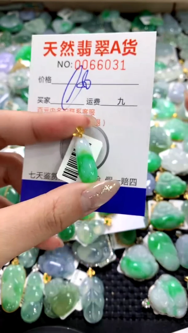 颈饰18K金镶嵌翡翠1111111111111111