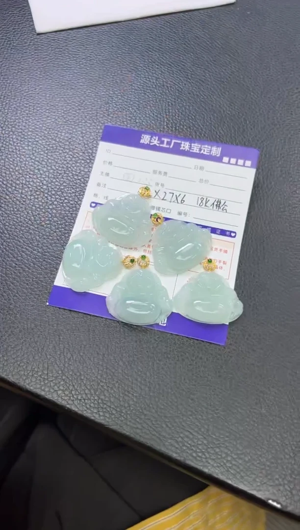18K金镶嵌挂件翡翠佛公多样性/发一件（配链）