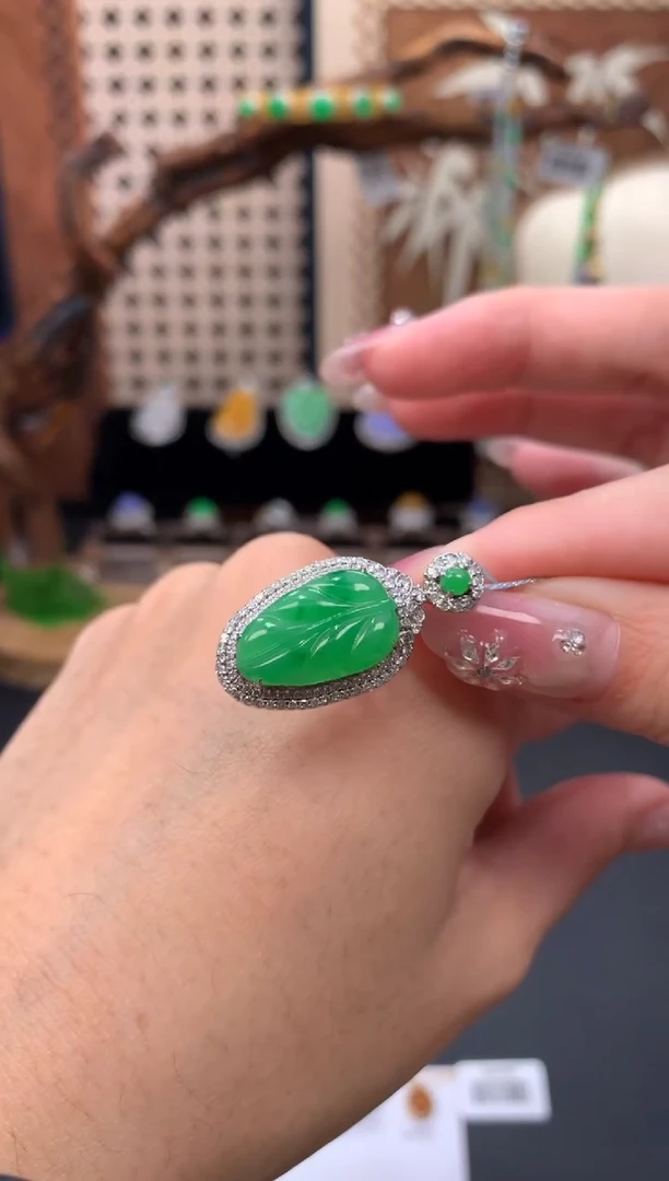 18K金镶嵌定制翡翠48小时鉴赏期 退货不扣服务费