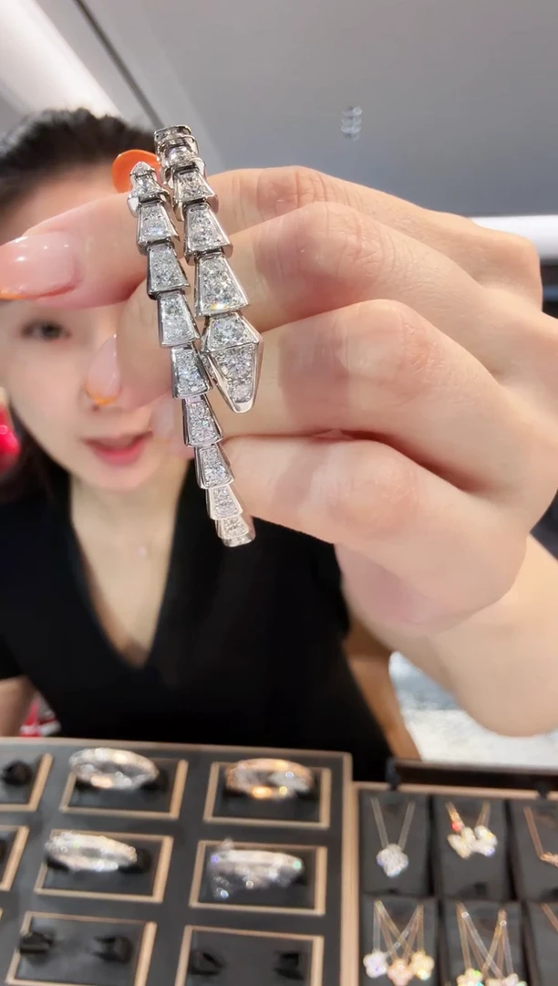 18K金镶嵌合成钻石满钻蛇手镯白金m码