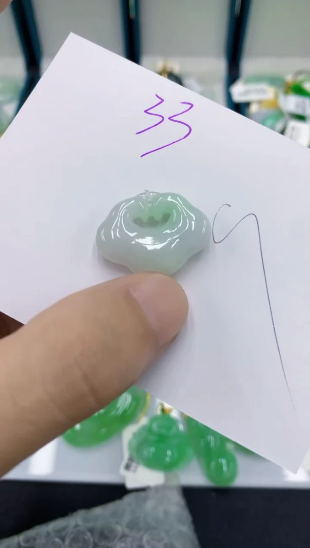 翡翠挂件未镶嵌翡翠