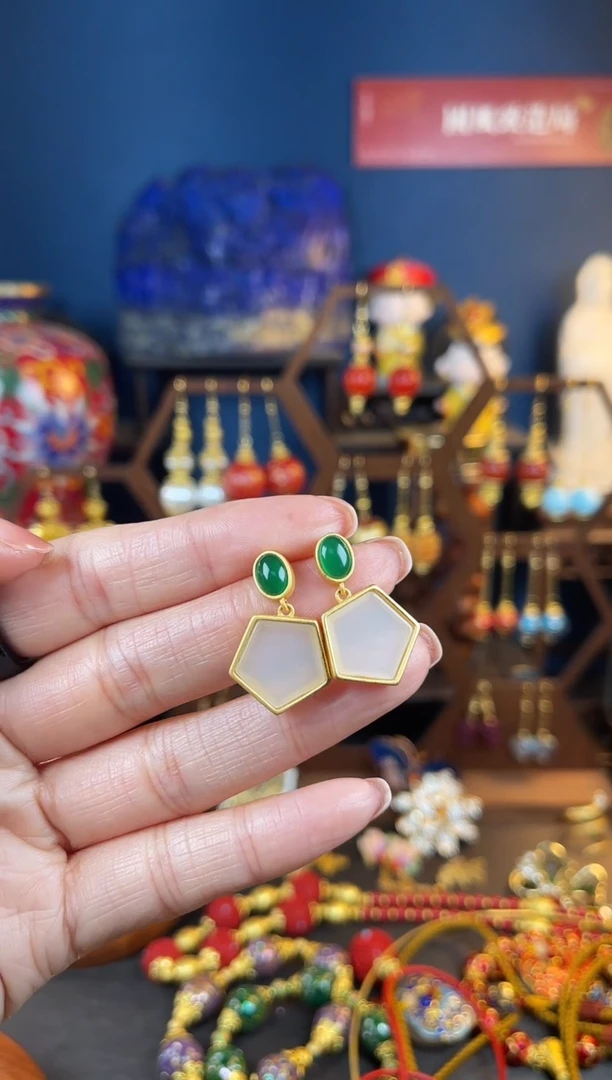 【闪购商品】五芒星珐琅景泰蓝耳钉