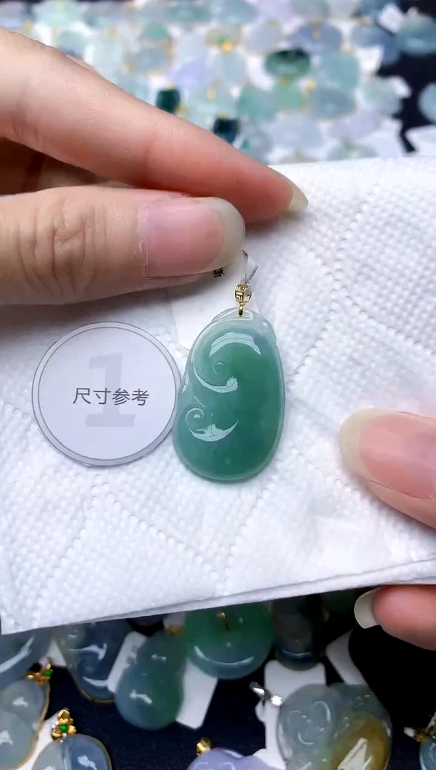 颈饰18K金镶嵌翡翠天然A货翡翠