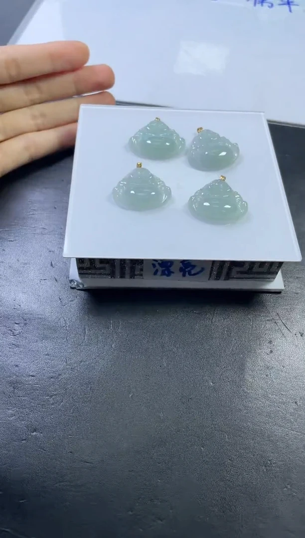 翡翠18K金镶嵌颈饰佛公多样性发一件（配皮绳）