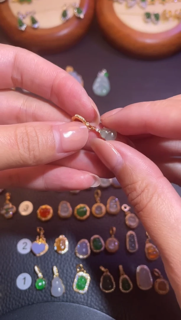 颈饰银S925镶嵌翡翠a货翡翠