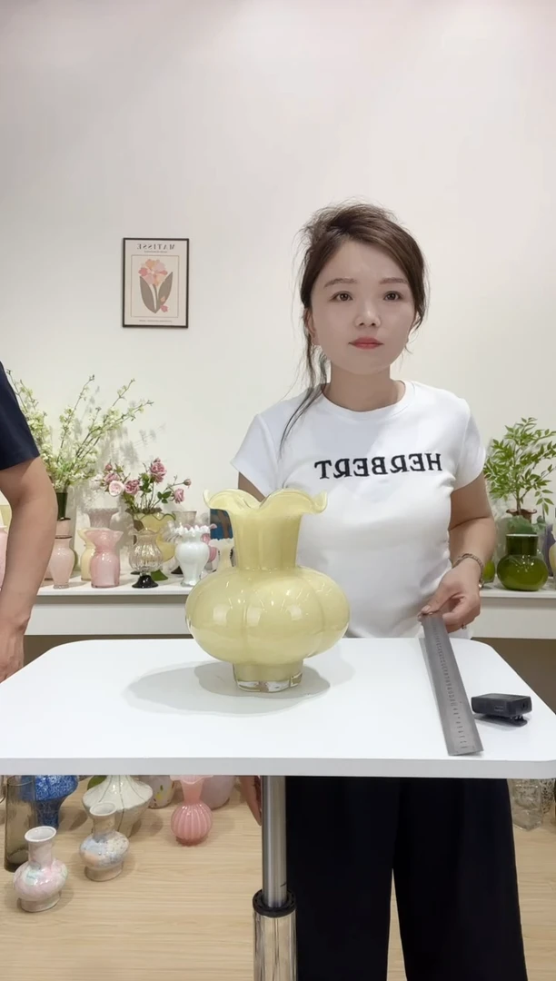 23-4 琉璃花瓶奶黄