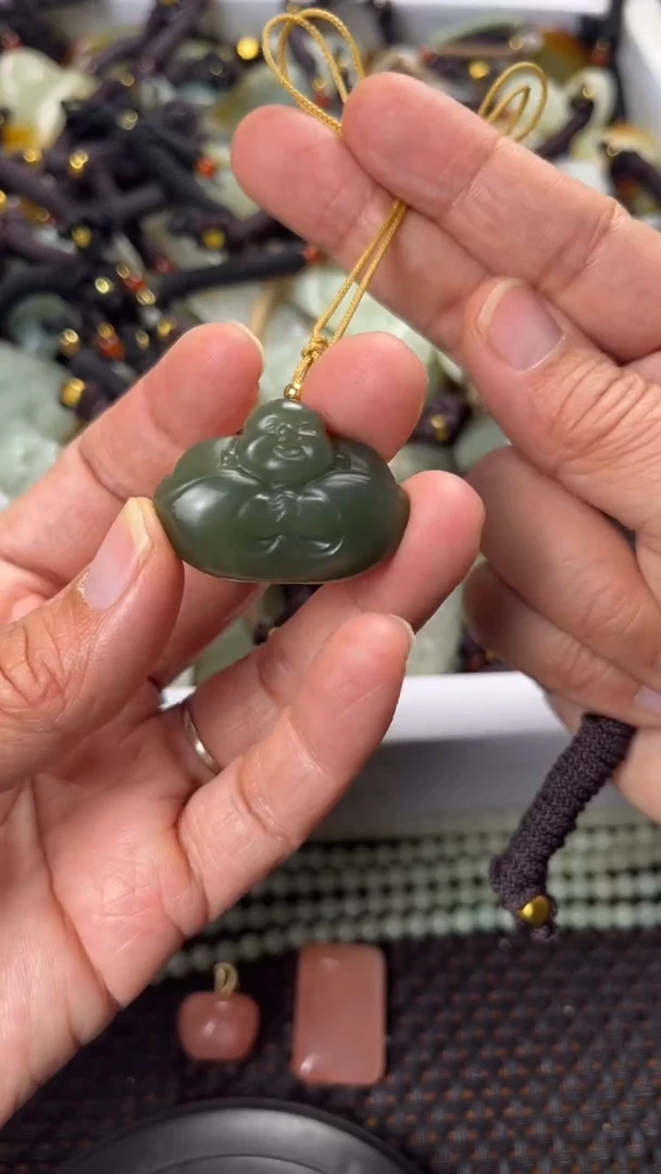 【闪购商品】和田玉颈饰未镶嵌多样性发货没有证书拍一发一有瑕