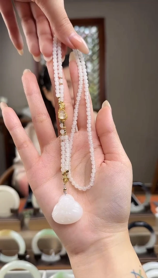 和田玉未镶嵌颈饰白玉珠链+白玉抱抱佛