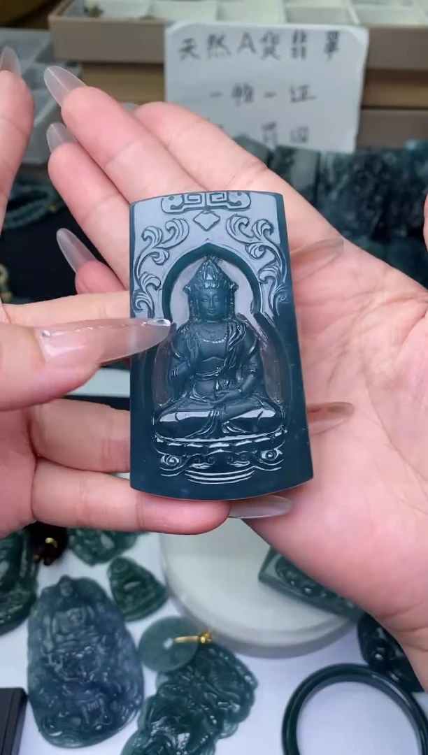 颈饰未镶嵌翡翠