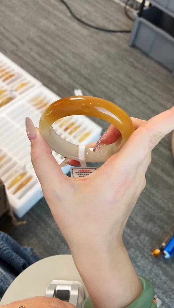 未镶嵌手镯石英质玉1.55