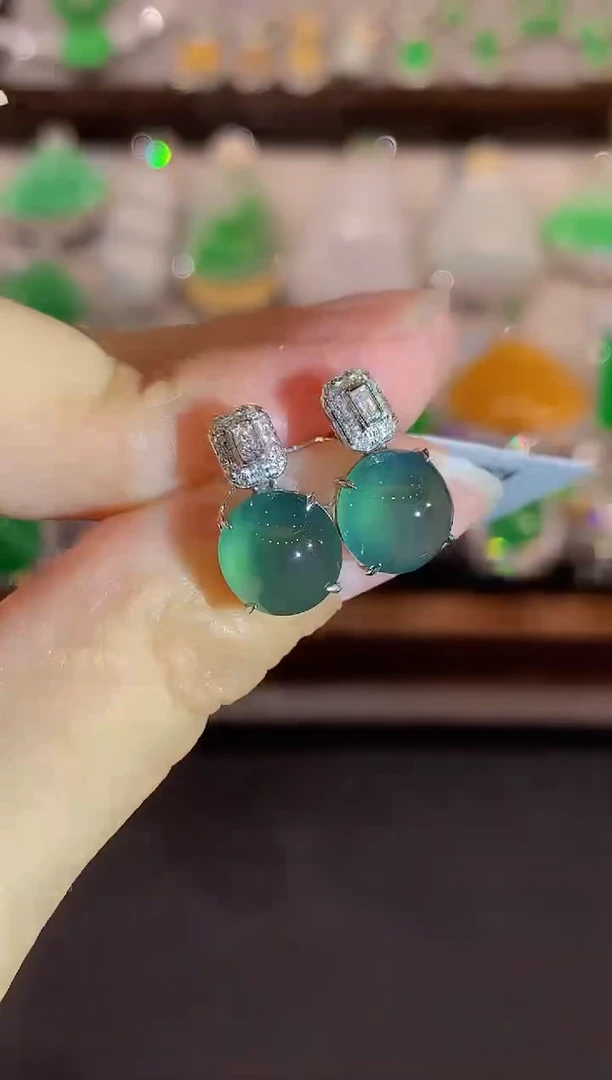 18K金镶嵌翡翠耳饰L多样性发其一