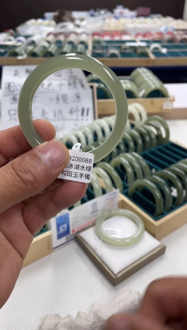 未镶嵌手镯和田玉盐****杯和田玉手镯200088