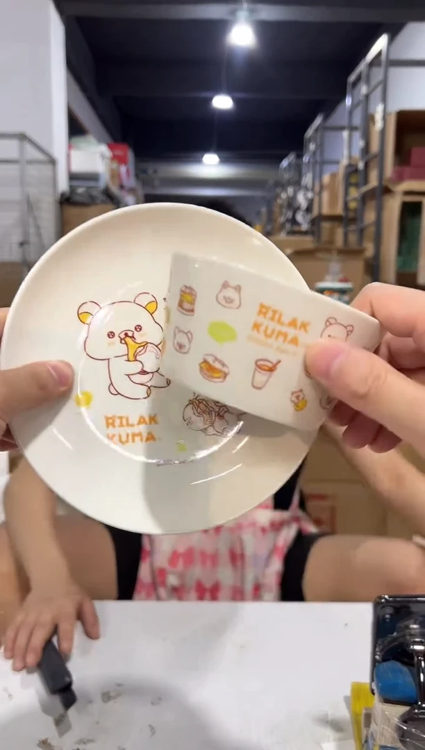 瓷片轻松熊一碗一碟