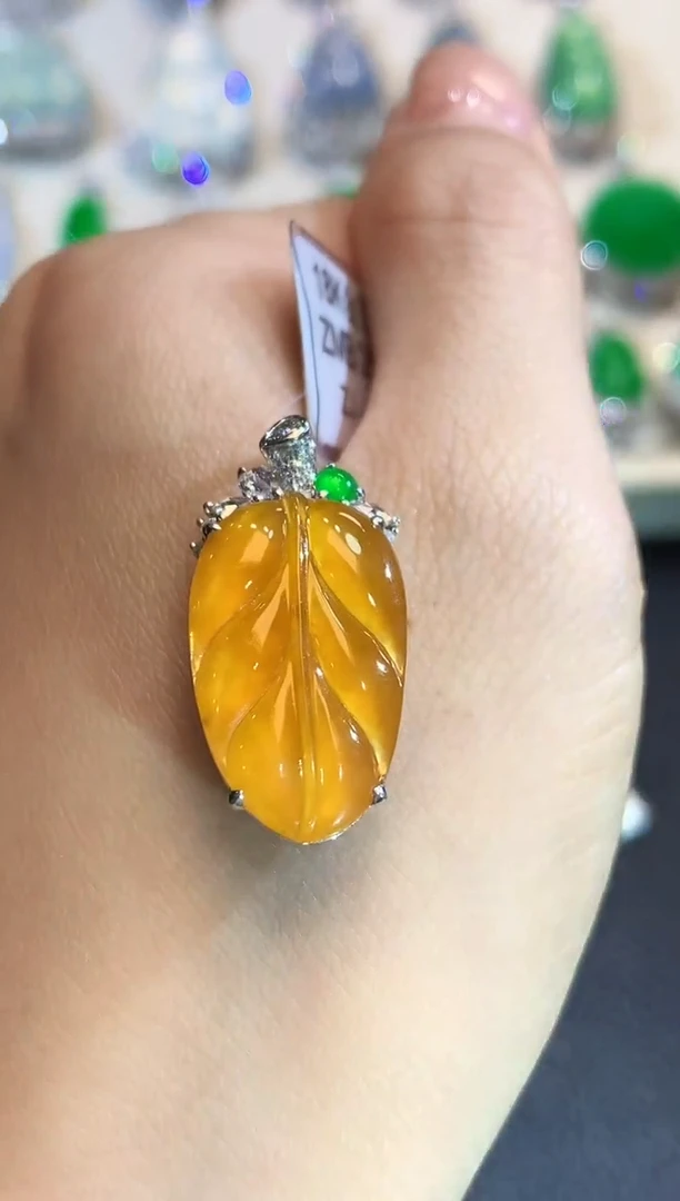 吊坠(不含链)18K金镶嵌翡翠C52