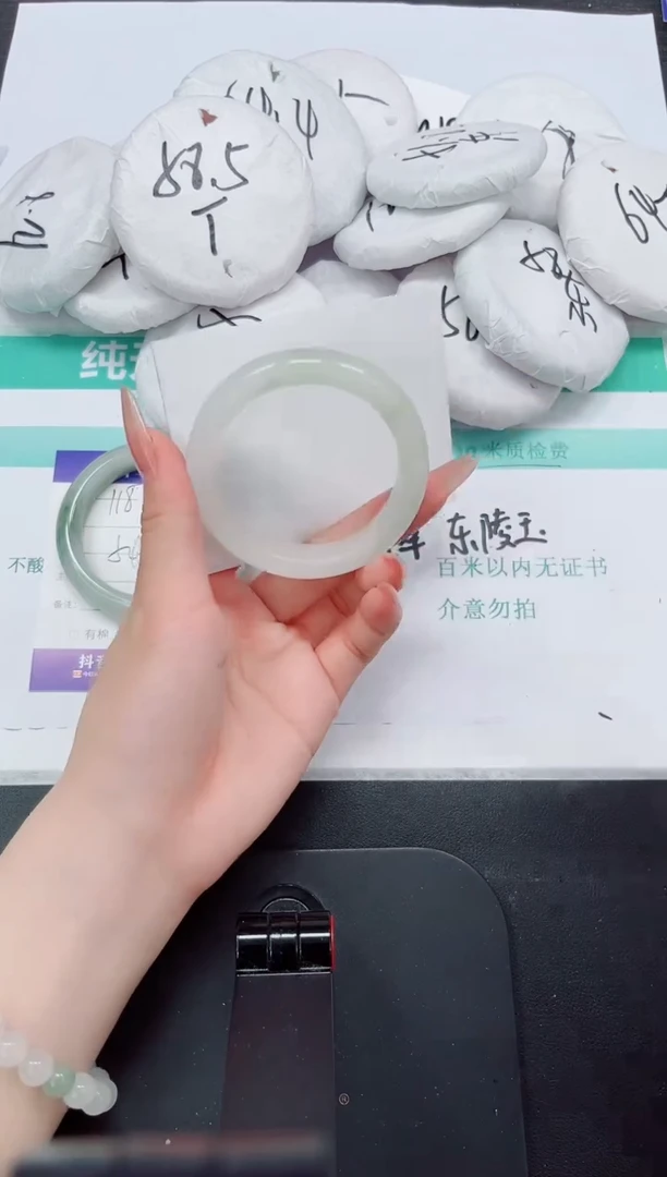 石英质玉手镯未镶嵌119-52