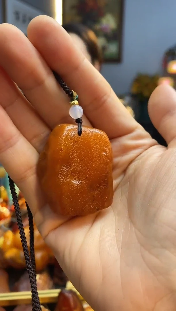 未镶嵌颈饰琥珀吊坠