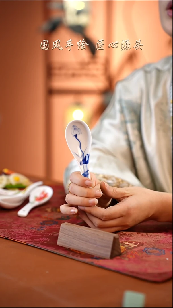 陶瓷景德镇高温釉中彩餐具勺子一只  下播福利