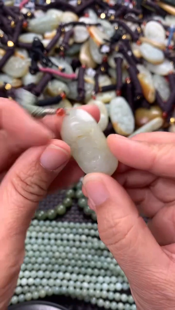 【闪购商品】和田玉颈饰未镶嵌多样性发货没有证书拍一发一有瑕