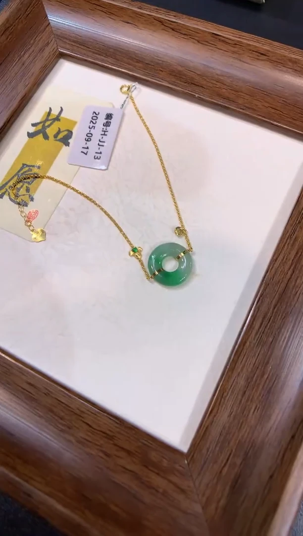 18K金镶嵌手链翡翠手链